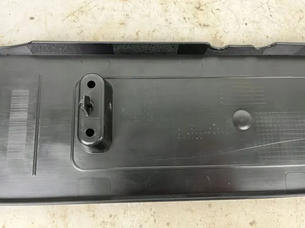 Cadre plaque immatriculation arrière Audi Q7 OEM 4M0807287AD image 9