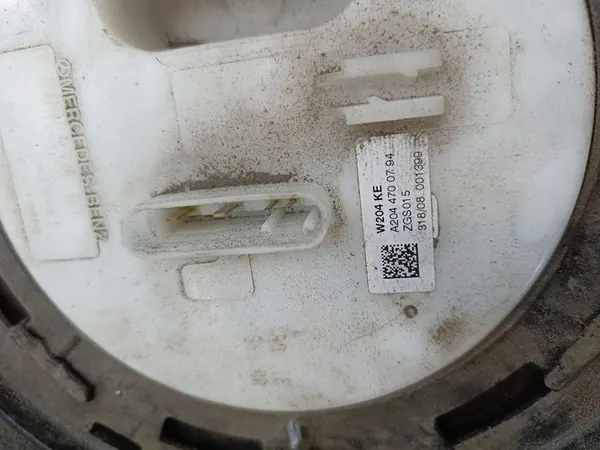 Mercedes-Benz C W204 2009 Fuel Tank OEM 2044701601 image 10