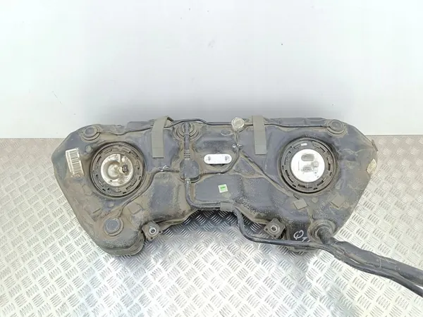 Mercedes-Benz C W204 2009 Fuel Tank OEM 2044701601 image 3