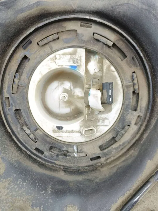 Mercedes-Benz C W204 2009 Fuel Tank OEM 2044701601 image 5