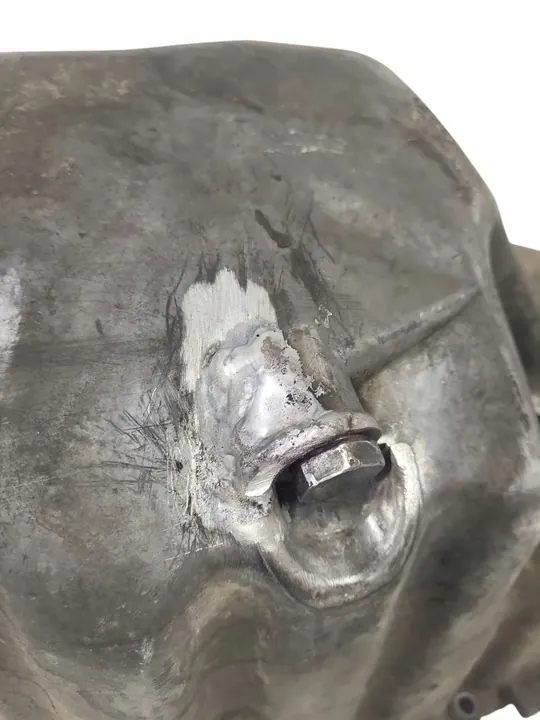 VW CRAFTER 2.5 TDI Oljetank 076103603 image 9