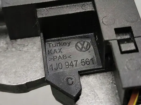 Levier de frein à main Skoda Fabia Mk3 OEM 6V07114619B image 4