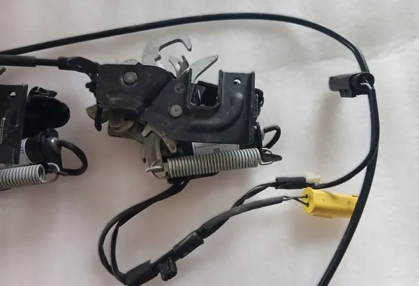 BMW M5 F90 G30 G14 F92 Motorhuv Lock Vänster Höger Aktiv OEM image 2