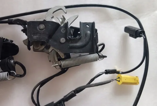 BMW M5 F90 G30 G14 F92 Motorhuv Lock Vänster Höger Aktiv OEM image 4