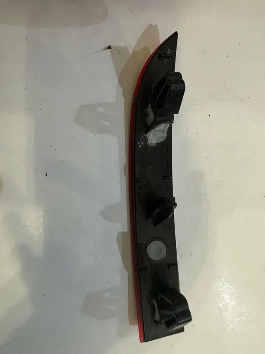 AUDI A4 B9 18-23 Takana Vasemman Puolen Heijastin 8W0945105A image 2