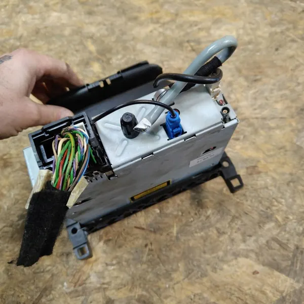 OEM 98058929XT Panel Radio Peugeot 5008 2011 image 4