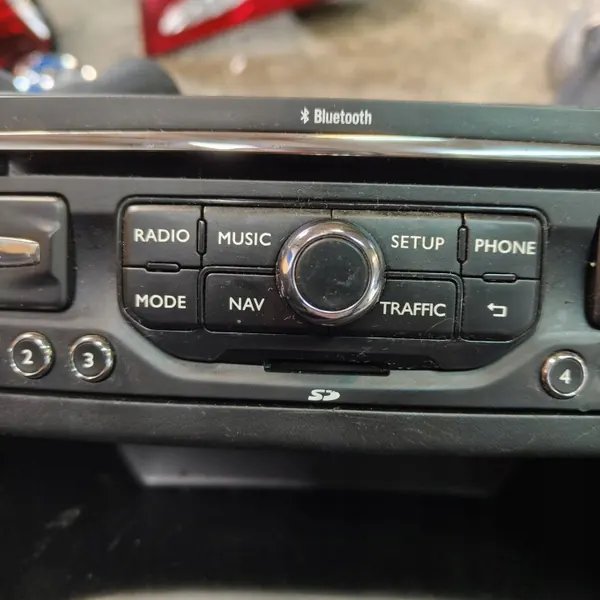 OEM 98058929XT Panel Radio Peugeot 5008 2011 image 8