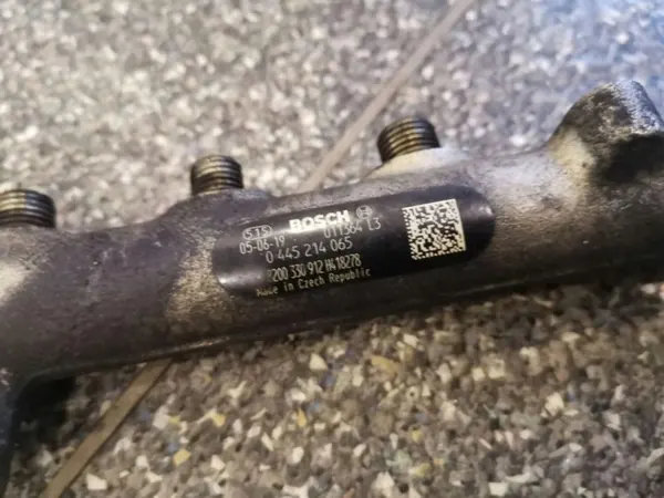 Nissan OE 0445214065 Rail de inyección usado image 3