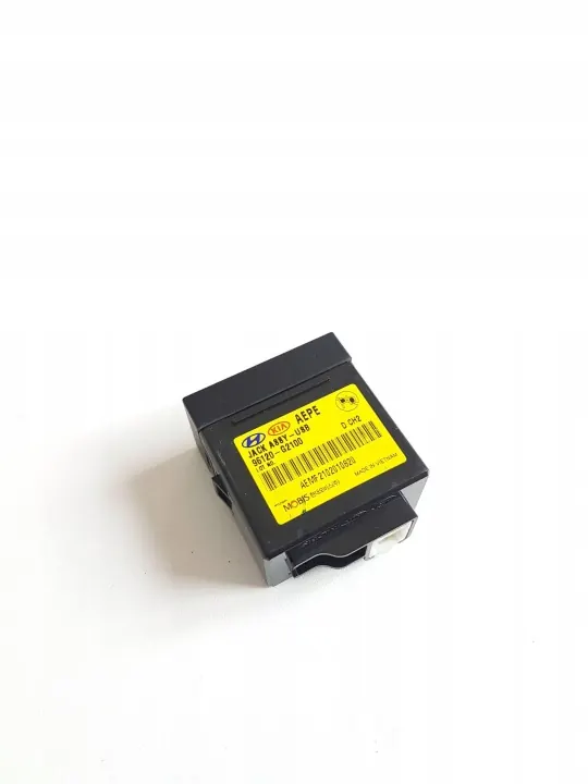 Tomada USB Hyundai OEM 96120G2100 - Usado image 3