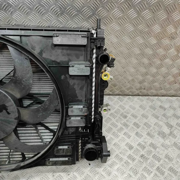 Pièces refroidissement OEM 32224829 pour Volvo XC60 II 2.0L image 4