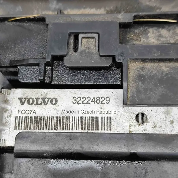 Pièces refroidissement OEM 32224829 pour Volvo XC60 II 2.0L image 9