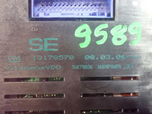 Opel Astra H radiodisplay OEM 13178570 - Begagnad image 7