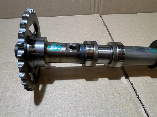 AUDI 3.0 TFSI CTU Vasemman Pakokaasun Nokka-akseli 06E109102BG image 2