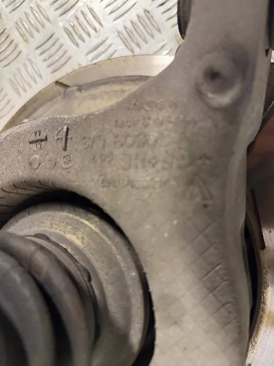 Porsche Panamera 970 takapyörän navan OEM 97033161102 image 4