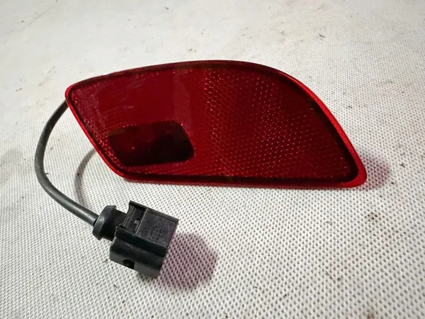 VW ID4 takasumuvalo OEM 11B945701A image 2