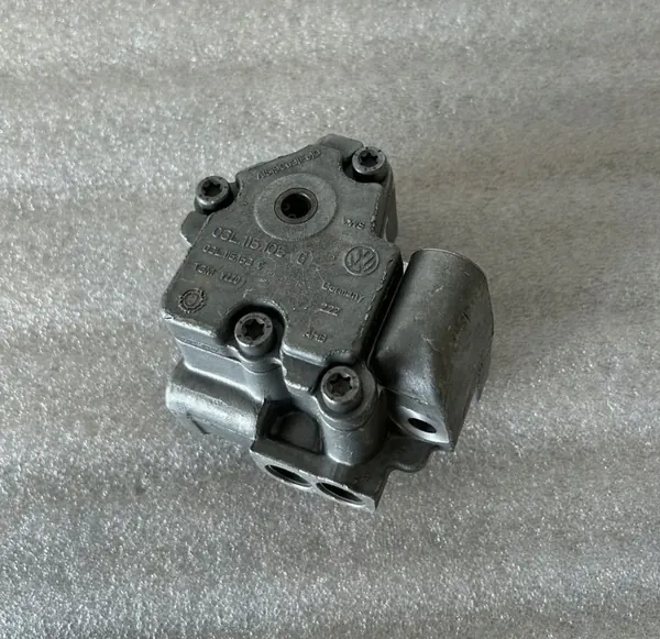 Pompe à huile d'occasion OEM 03L115105G VW Audi 2.0 TDI image 2