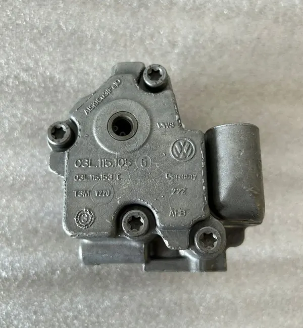 Pompe à huile d'occasion OEM 03L115105G VW Audi 2.0 TDI image 6