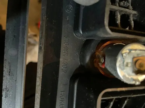 BMW 7 E38 Heckschürze Lüftungsgitter OEM 511618744302 image 3