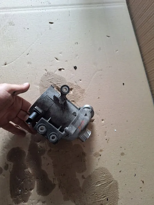 BMW Vattenpump 307076 image 2