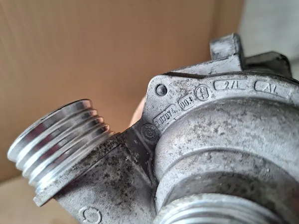 BMW Vattenpump 307076 image 7