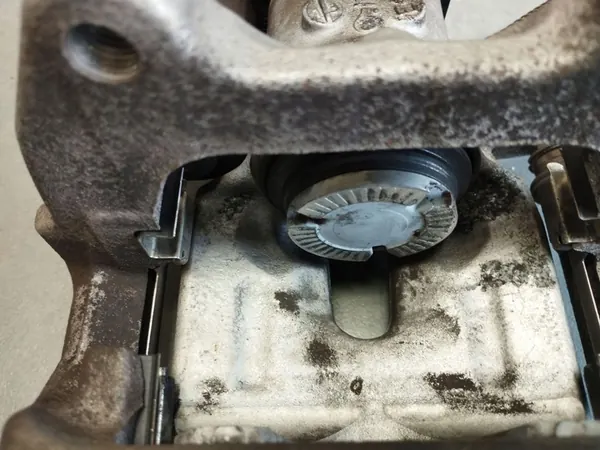 Mercedes-Benz S W222 2014 Oikea Takajarrusatula A2314230881 image 7