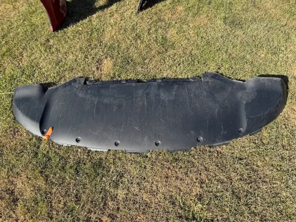 Bajopara Tesla Model Y OEM 1760713-00-C Usado image 2