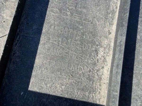 Bajopara Tesla Model Y OEM 1760713-00-C Usado image 3