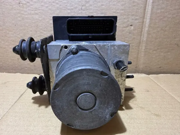 Bomba ABS ESP Audi 8K0907379BH Controlador usado image 3