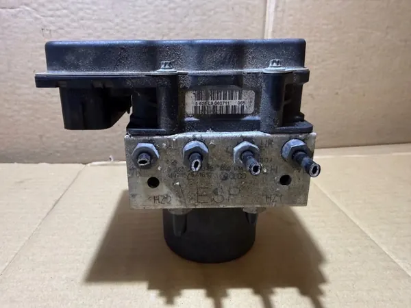 Bomba ABS ESP Audi 8K0907379BH Controlador usado image 4