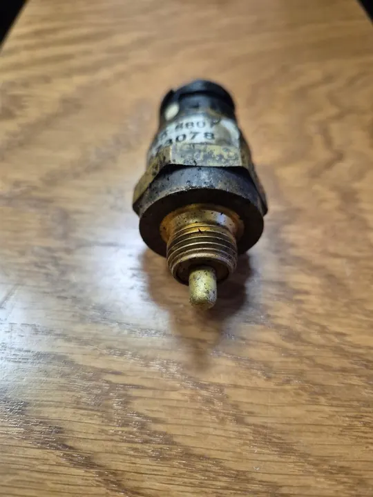 Fuel Oil Temperature Pressure Sensor DAF XF 105 image 2
