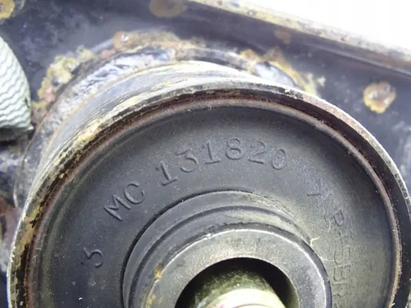 Mitsubishi OE MC131820 Cabine Kussen Midden image 3