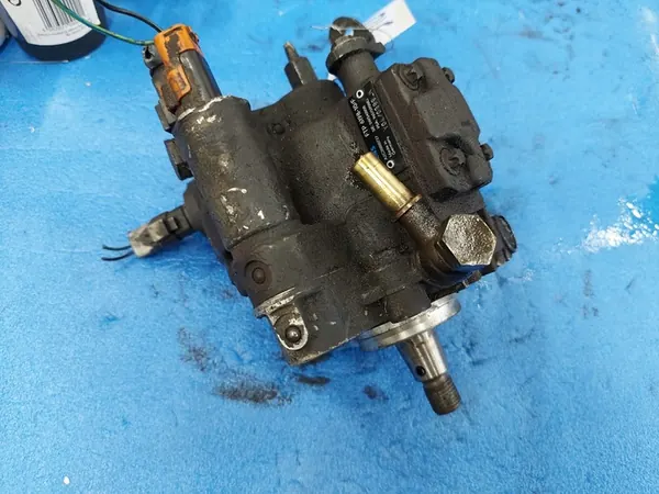 Brandstofpomp Citroen 1.4 HDI 9651590880 image 2