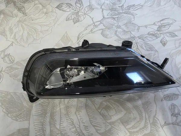 Faro Halógeno Izquierdo Volvo OEM 31395865 Usado image 4