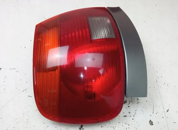 LÁMPARA TRASERA IZQUIERDA AUDI A4 1.9 TDI image 3