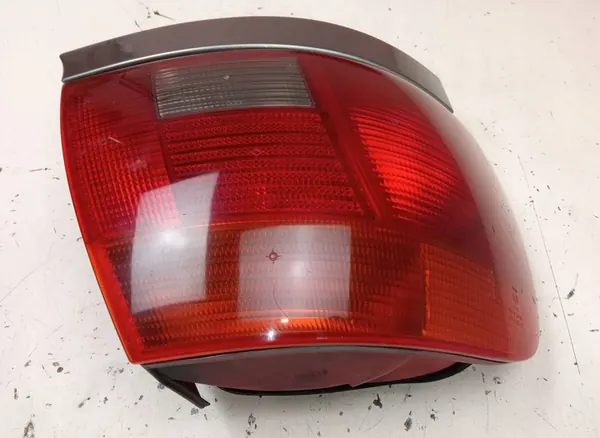 LÁMPARA TRASERA IZQUIERDA AUDI A4 1.9 TDI image 4