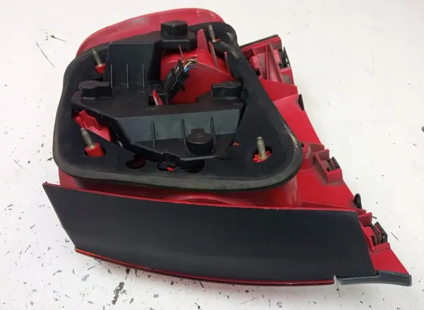 LÁMPARA TRASERA IZQUIERDA AUDI A4 1.9 TDI image 8