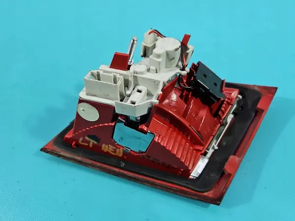 Luz Trasera Izquierda Audi A3 8P Sportback OE image 3