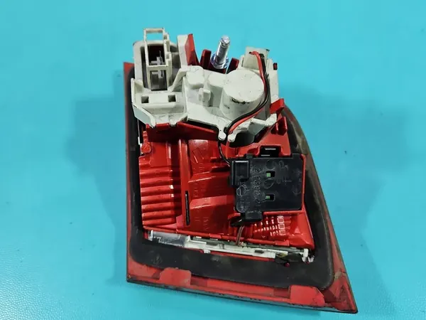 Luz Trasera Izquierda Audi A3 8P Sportback OE image 4