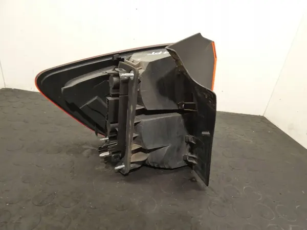 Luz trasera derecha BMW X1 E84 Lift 63212990110 image 2