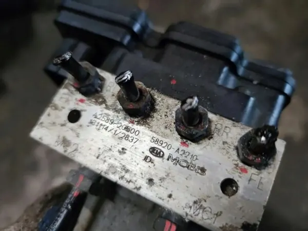 Bomba ABS Kia Ceed II OEM 58920-A2210 Usado image 4