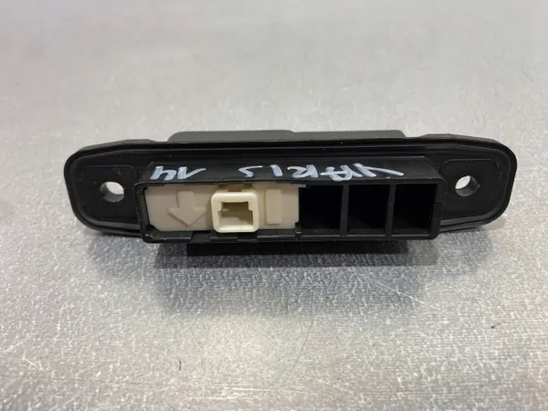 Toyota Yaris takaluukun kahva OEM 0506L55 image 5