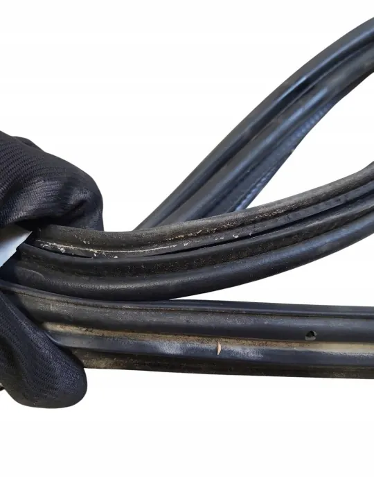 Joint de coffre OEM JUT244385 pour VW Golf V image 3