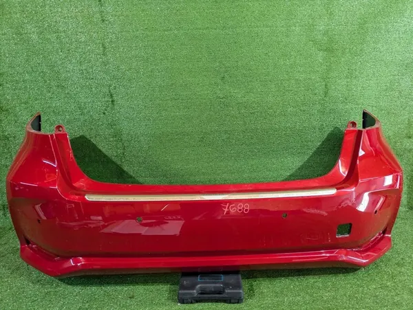 Pare-chocs arrière Toyota Corolla E21 Sedan image 1