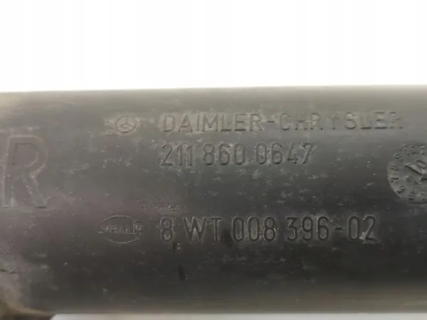 Mercedes-Benz E W211 Koplampsproeier OEM 2118600647 image 4