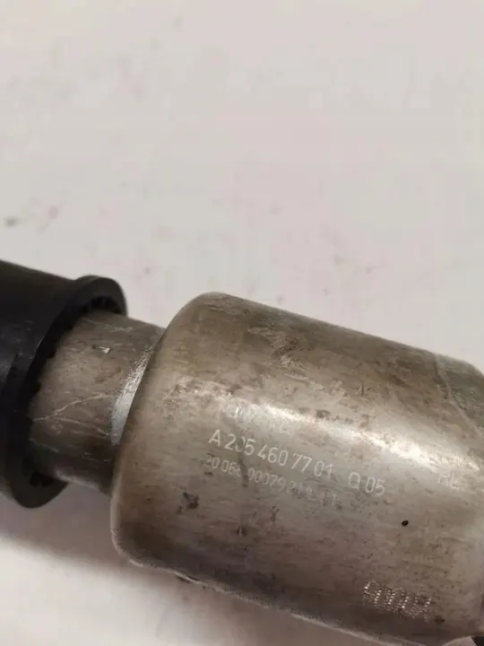 Conector de pilar A Mercedes A2054607701 - Usado image 3