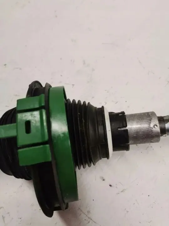 Conector de pilar A Mercedes A2054607701 - Usado image 4