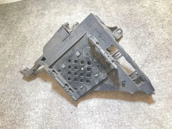 Pièce compartiment moteur VW OEM 2N0915515 - Occasion image 2