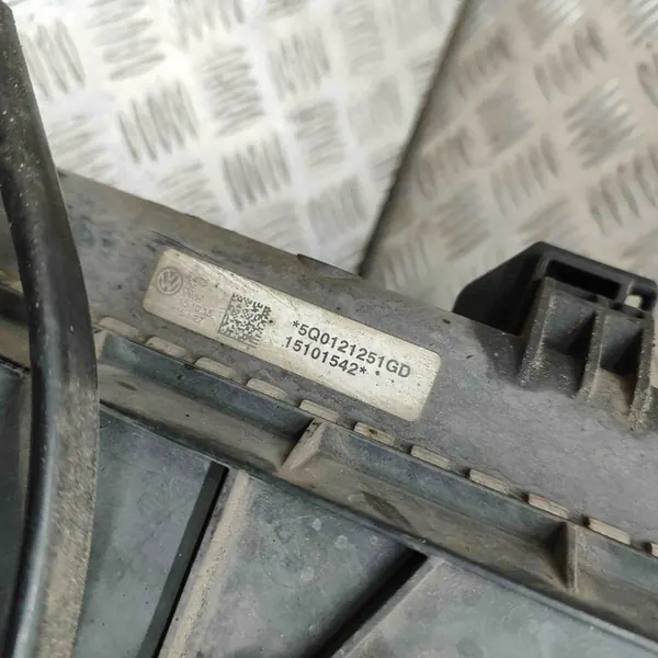 Peças de refrigeração Skoda Superb III 1.6L 5Q0816411AL image 4