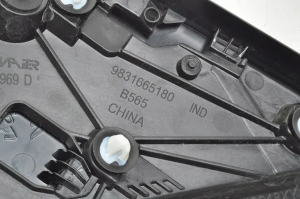 Peugeot 2008 II Cache-Aile Droit OEM 9831665180 image 7
