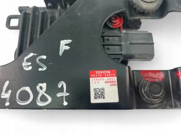 Toyota Avensis Estate Radar OEM 8821020010 Gebruikt image 8